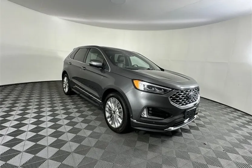 2021 Ford Edge Titanium photo 1
