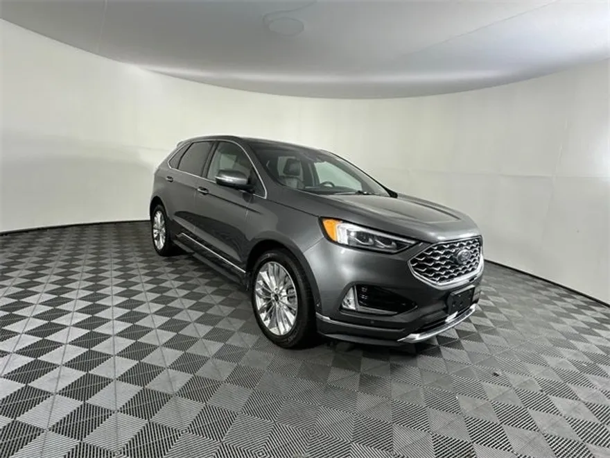 2021 Ford Edge Titanium photo 1