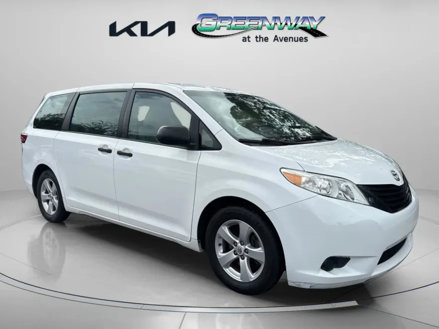 2016 Toyota Sienna L photo 1