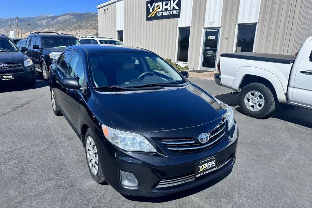 2013 Toyota Corolla LE photo 1