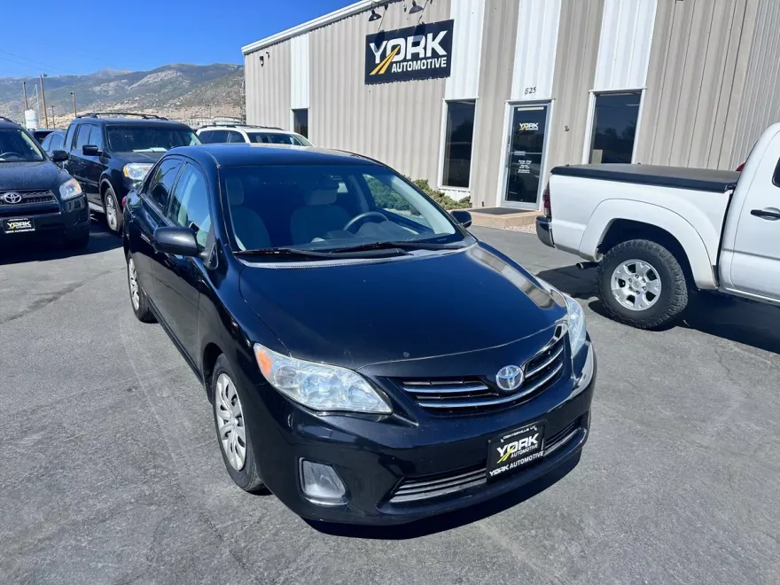 2013 Toyota Corolla LE photo 1