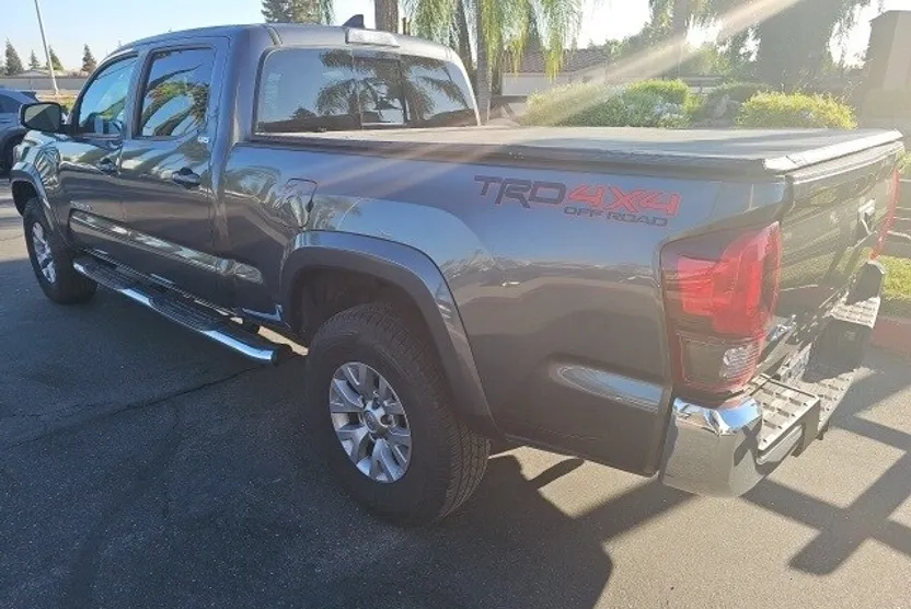 2019 Toyota Tacoma SR5 V6 photo 1