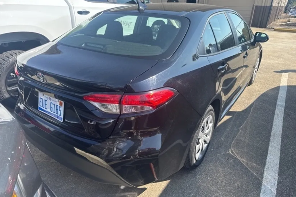 2024 Toyota Corolla LE photo 1