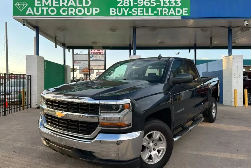 2018 Chevrolet Silverado 1500 LT photo 1