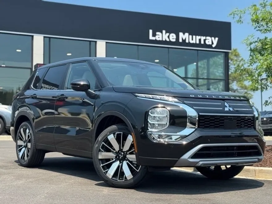 2025 Mitsubishi Outlander SE photo 1