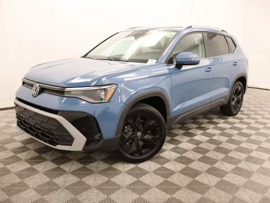 2025 Volkswagen Taos SE photo 1