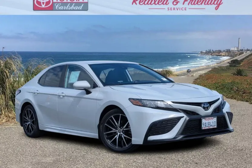 2022 Toyota Camry SE photo 1