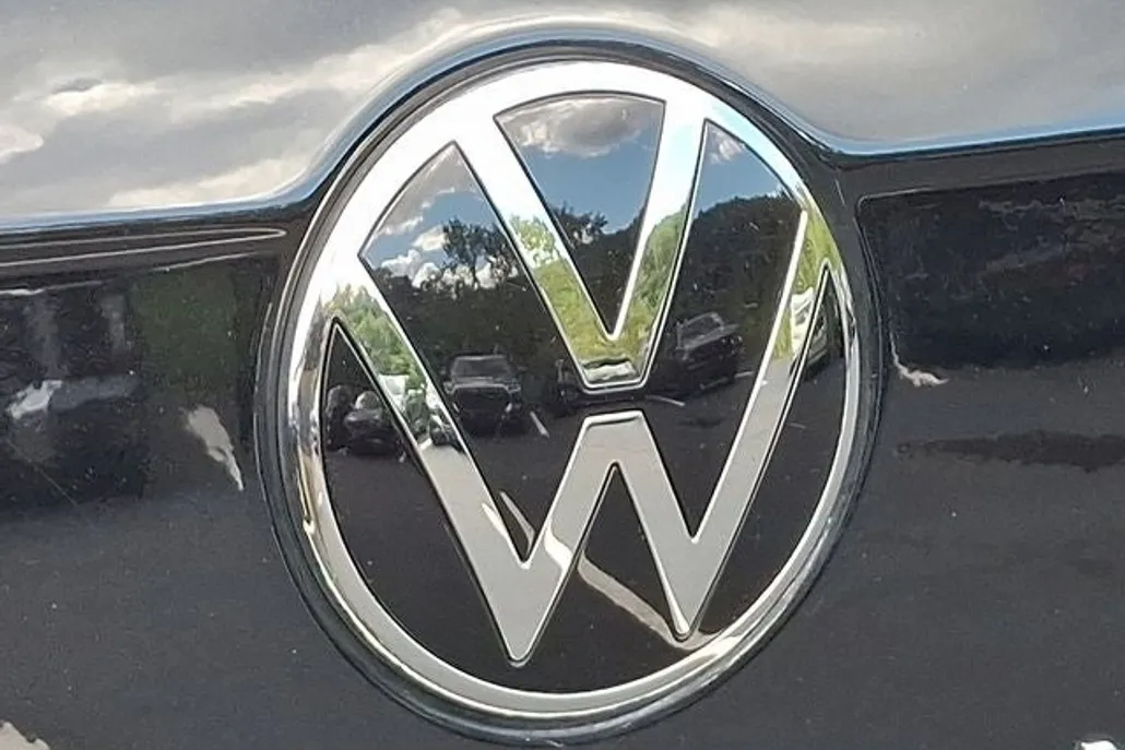 2024 Volkswagen Tiguan S photo 1