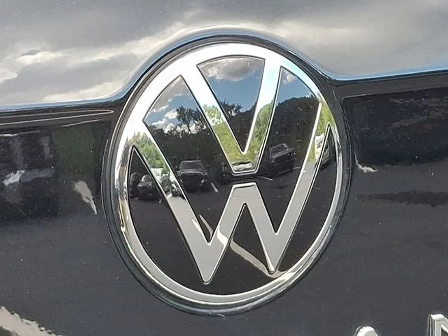 2024 Volkswagen Tiguan S photo 1