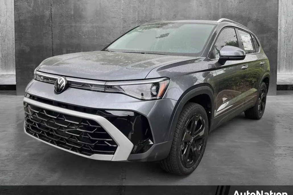 2025 Volkswagen Taos SEL photo 1