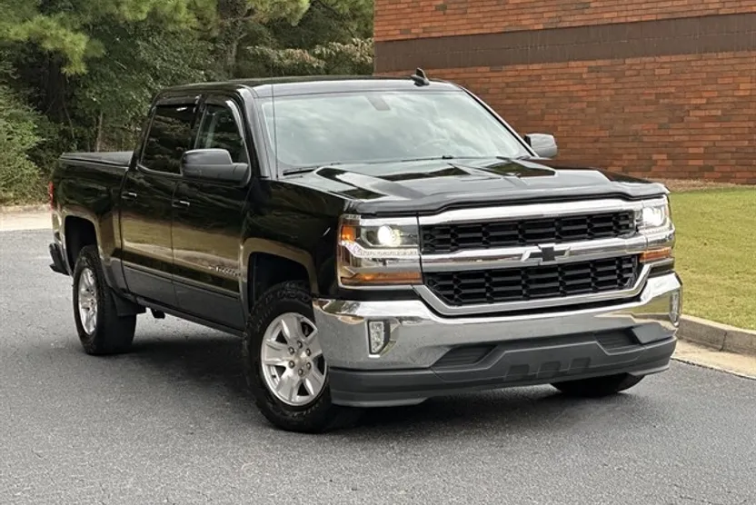 2018 Chevrolet Silverado 1500 LT photo 1