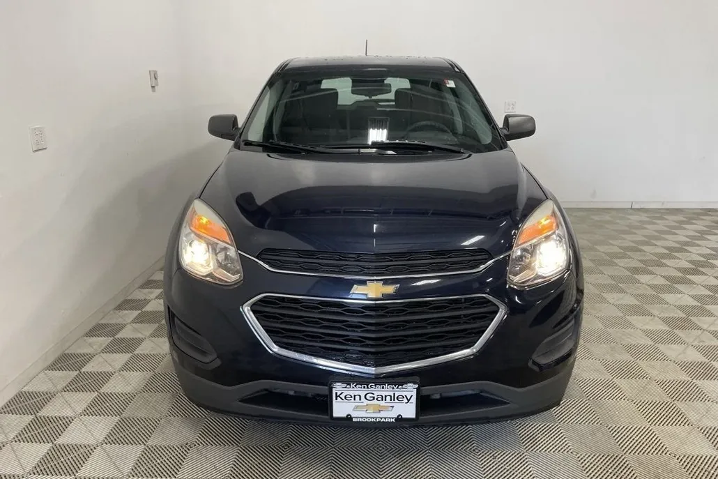 2017 Chevrolet Equinox LS photo 1