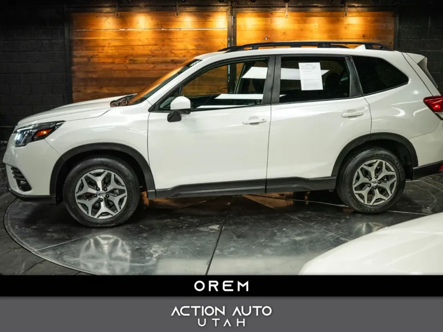 2022 Subaru Forester Premium photo 1