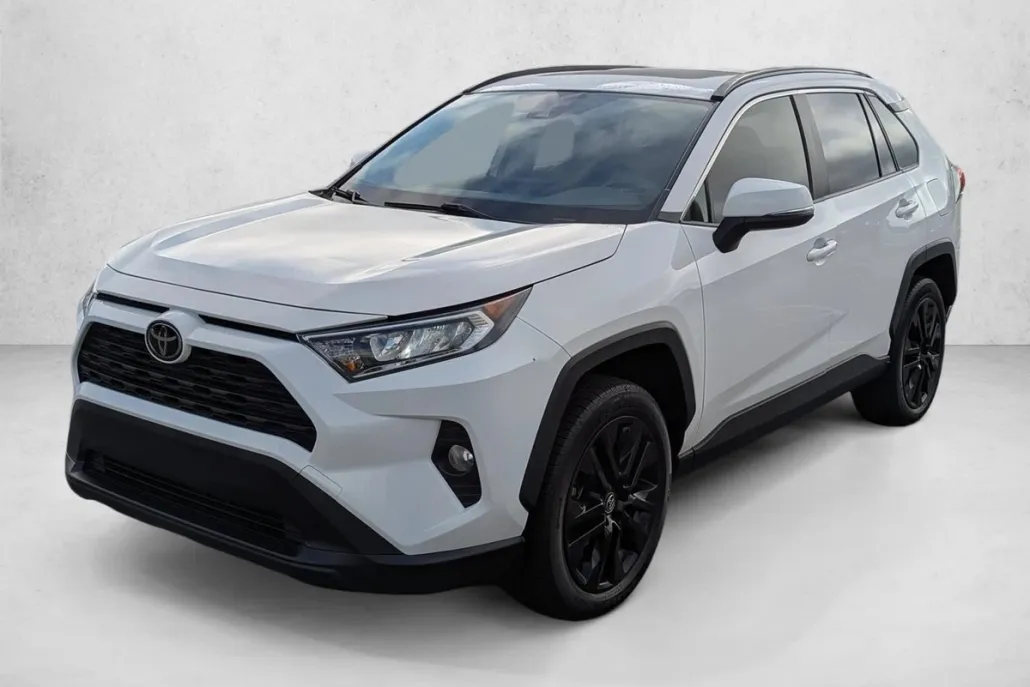 2019 Toyota RAV4 XLE Premium photo 1