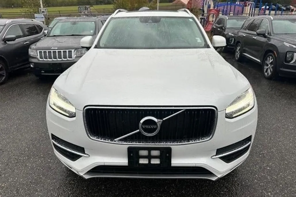 2018 Volvo XC90 T6 AWD Momentum photo 1