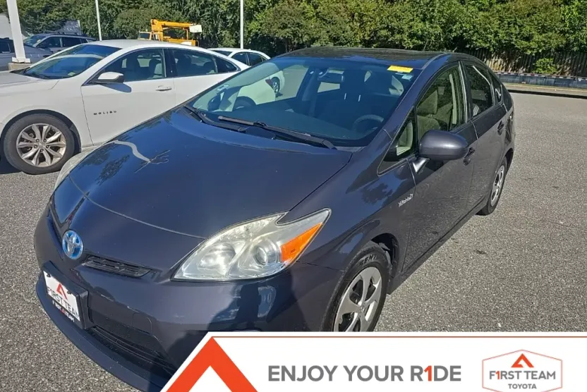 2012 Toyota Prius photo 1
