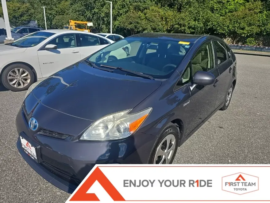 2012 Toyota Prius photo 1
