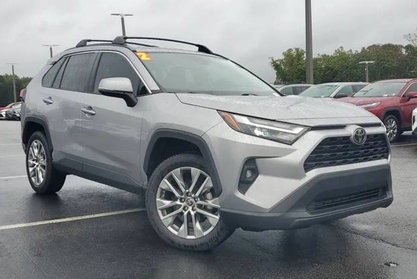 2022 Toyota RAV4 XLE Premium photo 1