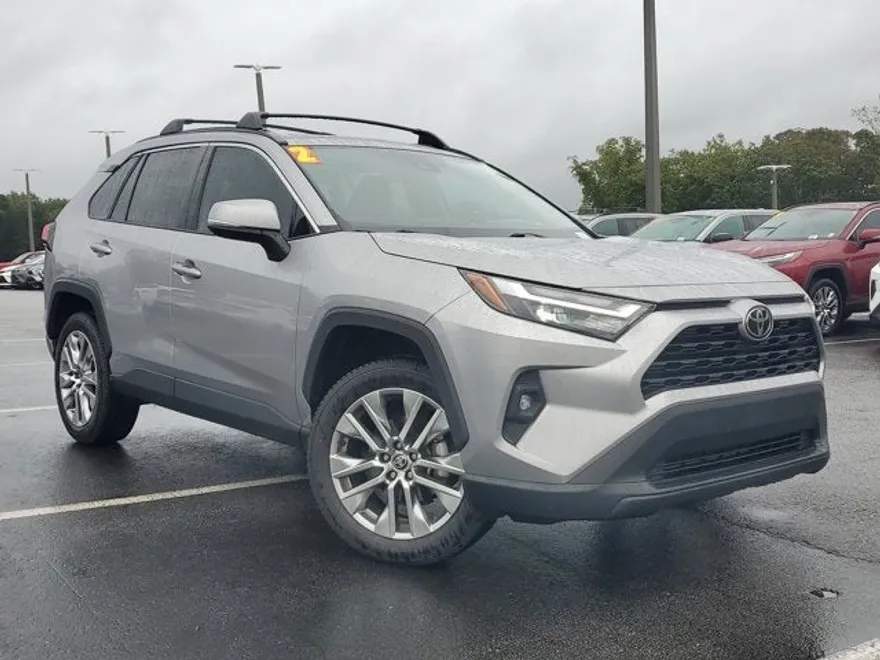 2022 Toyota RAV4 XLE Premium photo 1