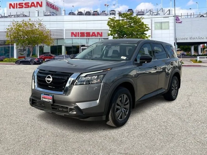 2025 Nissan Pathfinder S photo 1