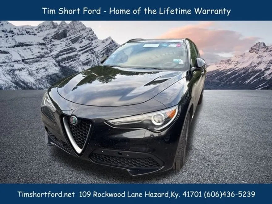 2022 Alfa Romeo Stelvio Ti photo 1
