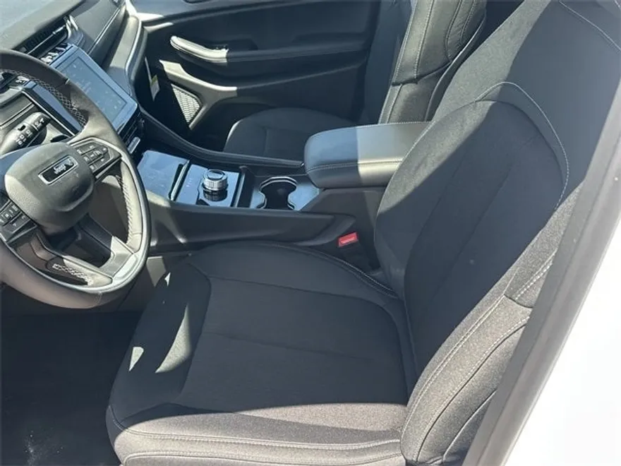 2025 Jeep Grand Cherokee Laredo photo 15