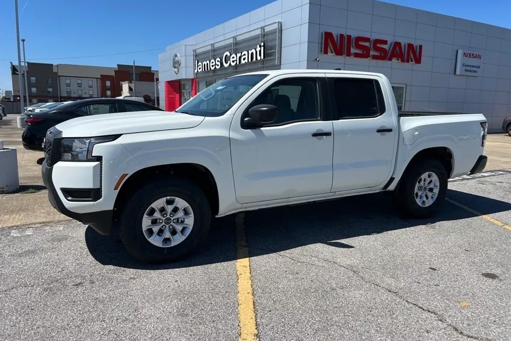2025 Nissan Frontier Crew Cab S photo 1