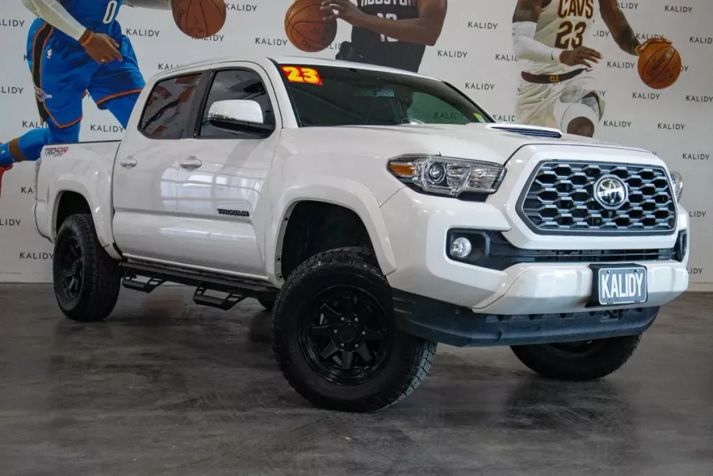 2023 Toyota Tacoma photo 1