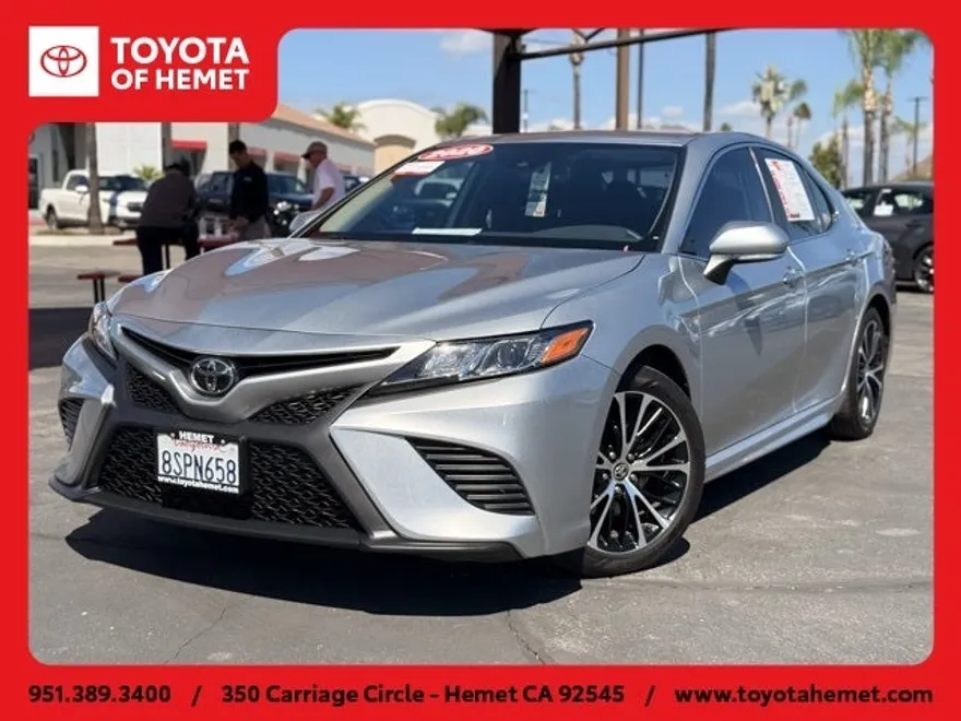 2020 Toyota Camry SE photo 1