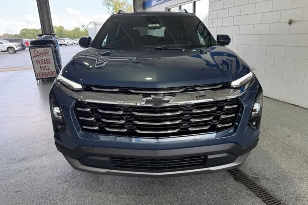 2026 Chevrolet Equinox LT photo 1