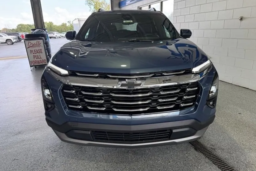 2026 Chevrolet Equinox LT photo 1