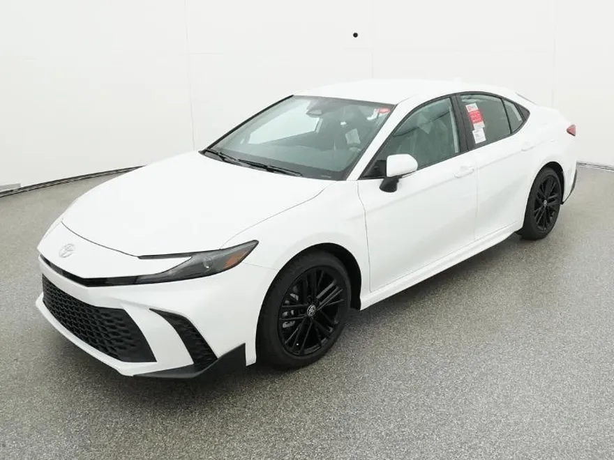 2025 Toyota Camry SE photo 1