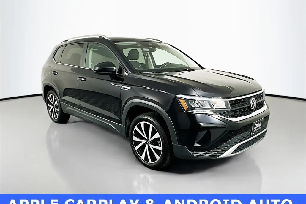 2024 Volkswagen Taos SE photo 1