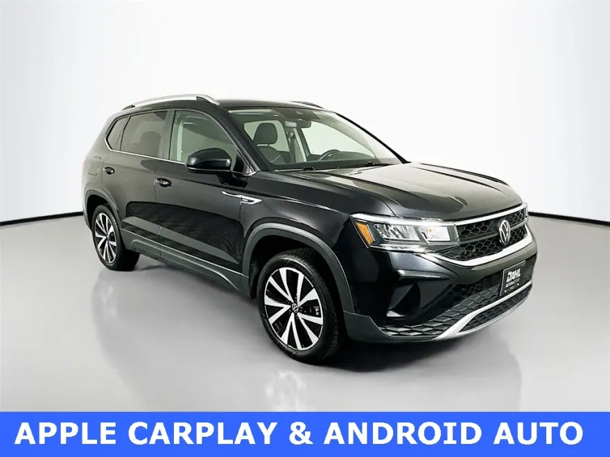2024 Volkswagen Taos SE photo 1