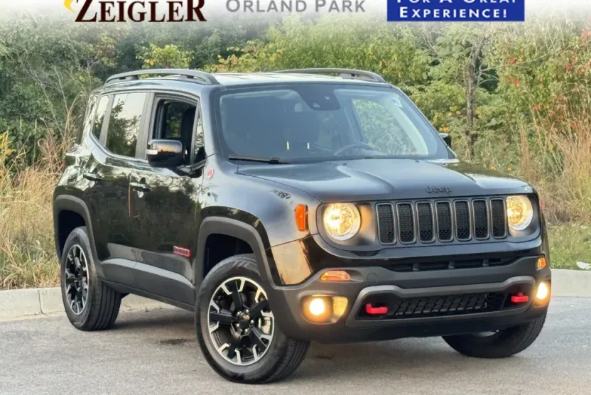 2023 Jeep Renegade Trailhawk photo 1