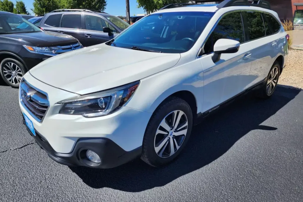 2019 Subaru Outback Limited photo 1