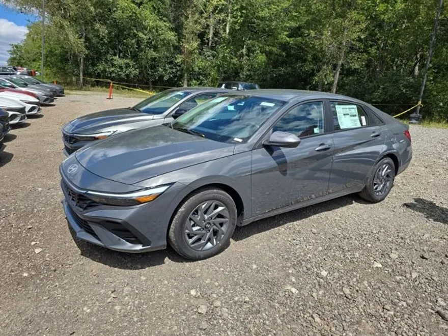 2025 Hyundai Elantra Blue SEL Sport photo 1