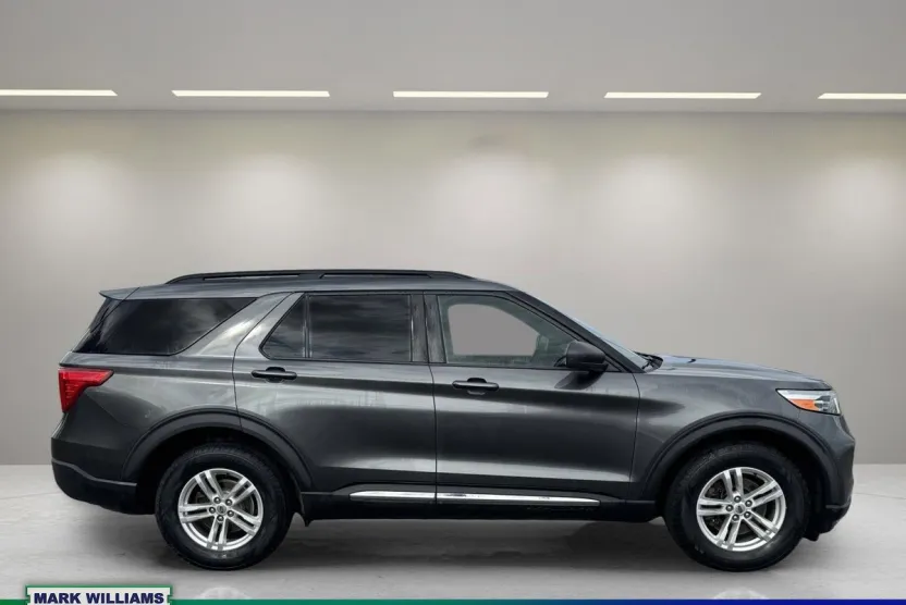 2020 Ford Explorer XLT photo 1