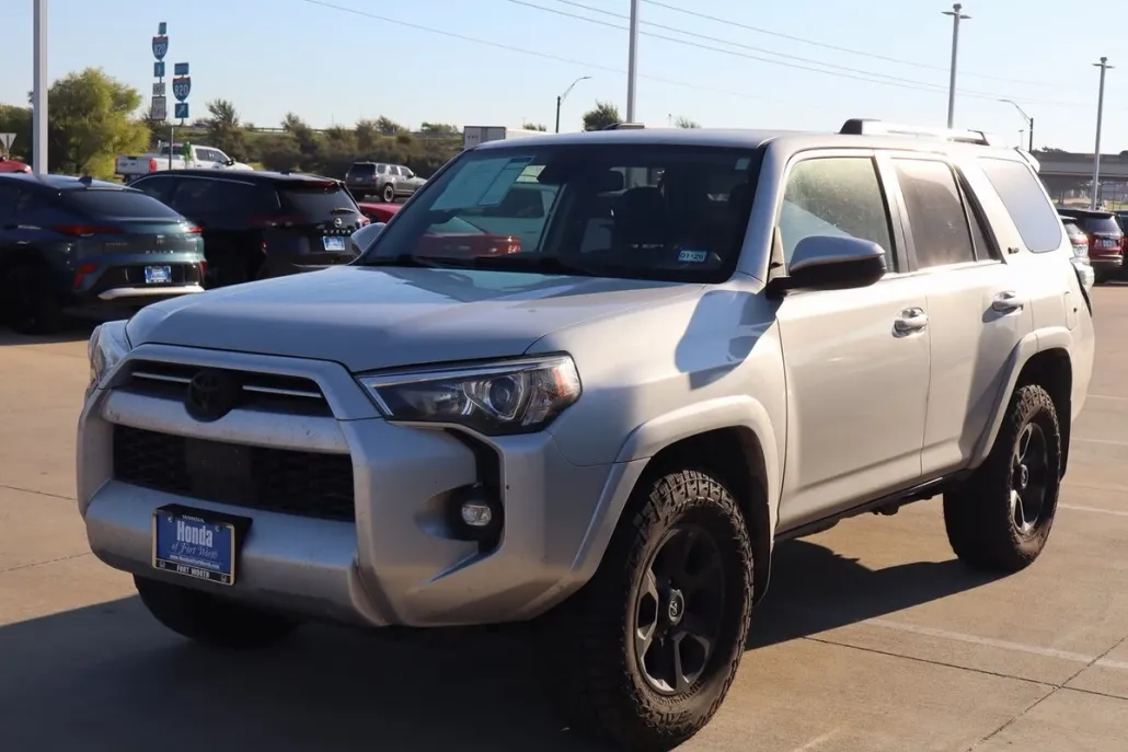 2021 Toyota 4Runner SR5 photo 1