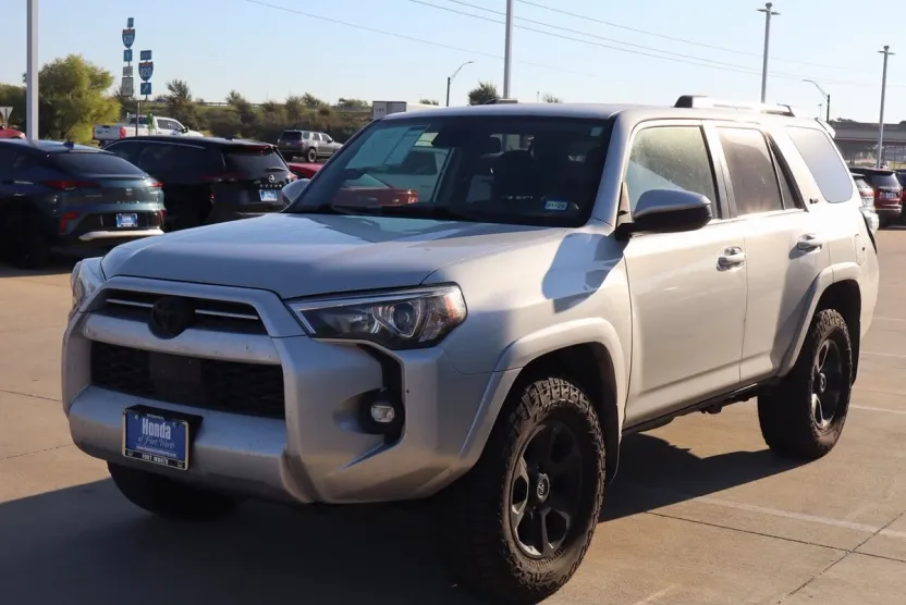 2021 Toyota 4Runner SR5 photo 1