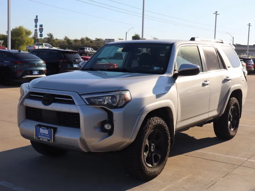 2021 Toyota 4Runner SR5 photo 1