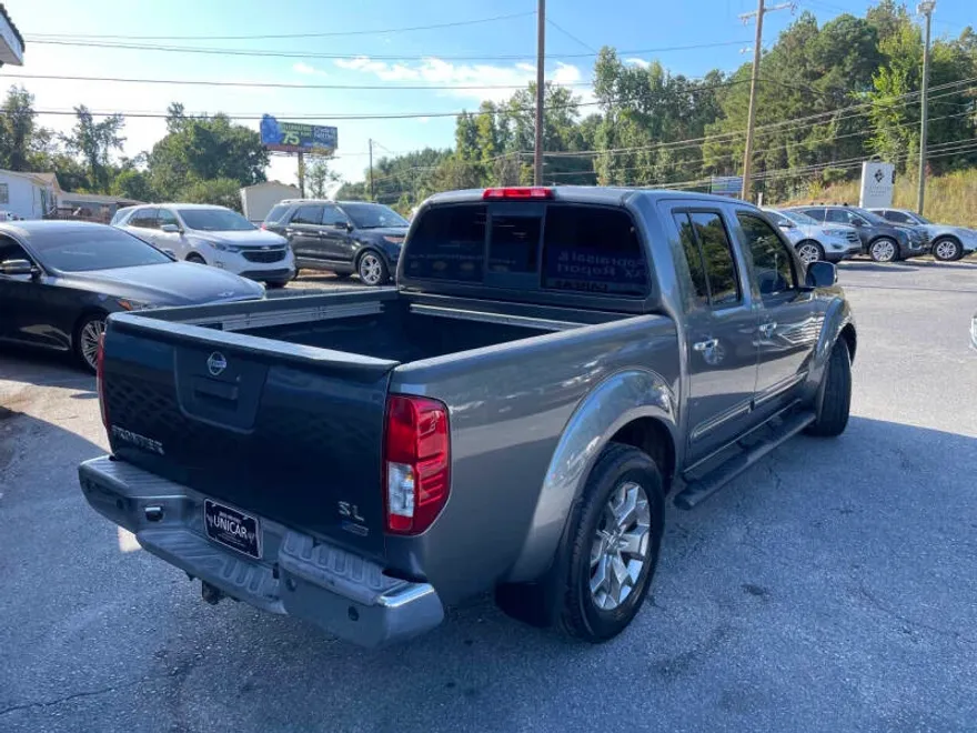 2017 Nissan Frontier SL photo 1