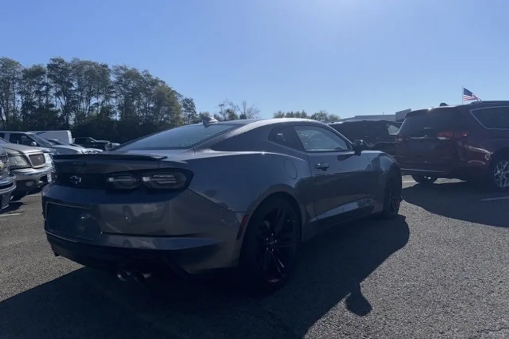 2022 Chevrolet Camaro LT1 photo 1
