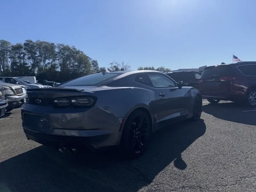 2022 Chevrolet Camaro LT1 photo 1
