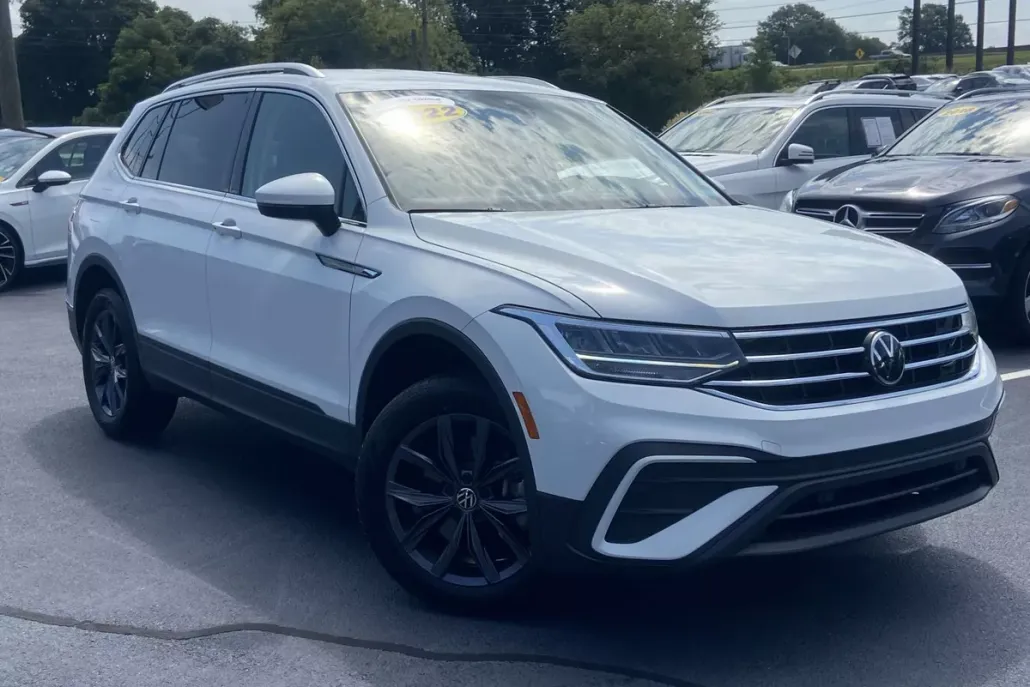 2022 Volkswagen Tiguan SE photo 1