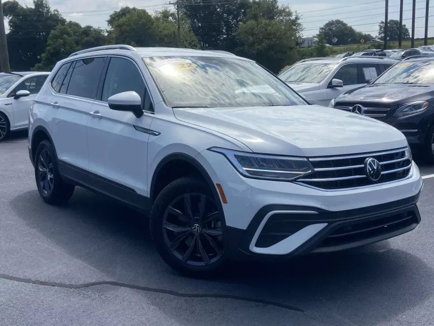 2022 Volkswagen Tiguan SE photo 1