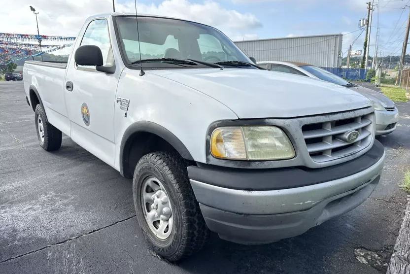 2002 Ford F-150 XL photo 1