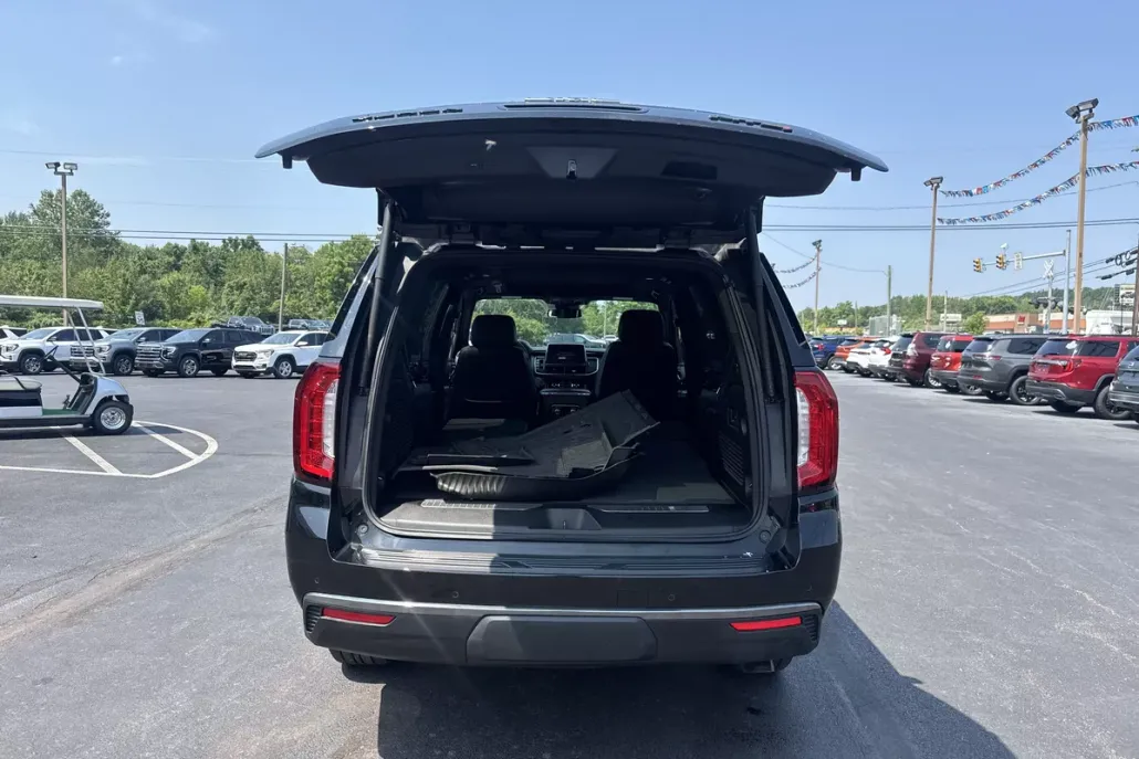 2023 Gmc Yukon AT4 photo 1