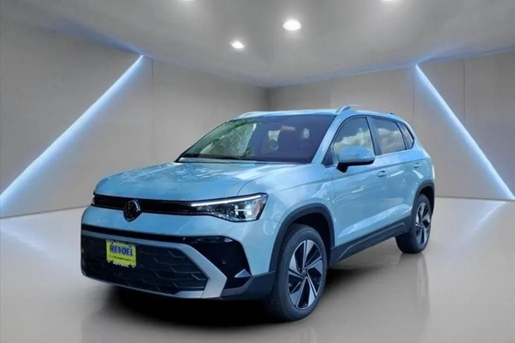 2025 Volkswagen Taos SE photo 1