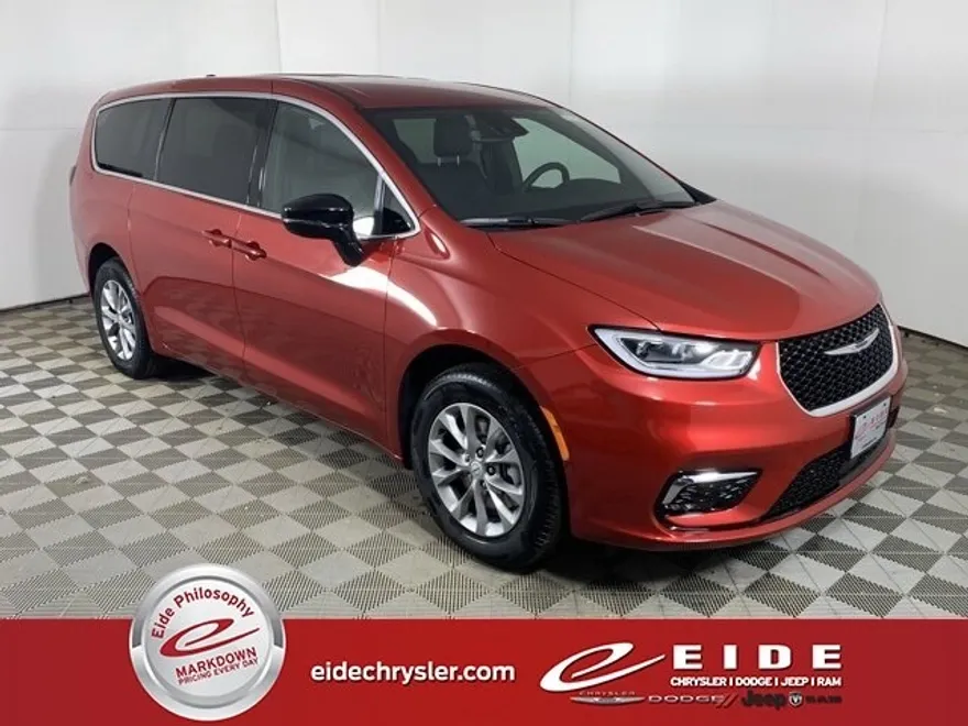 2026 Chrysler Pacifica photo 1